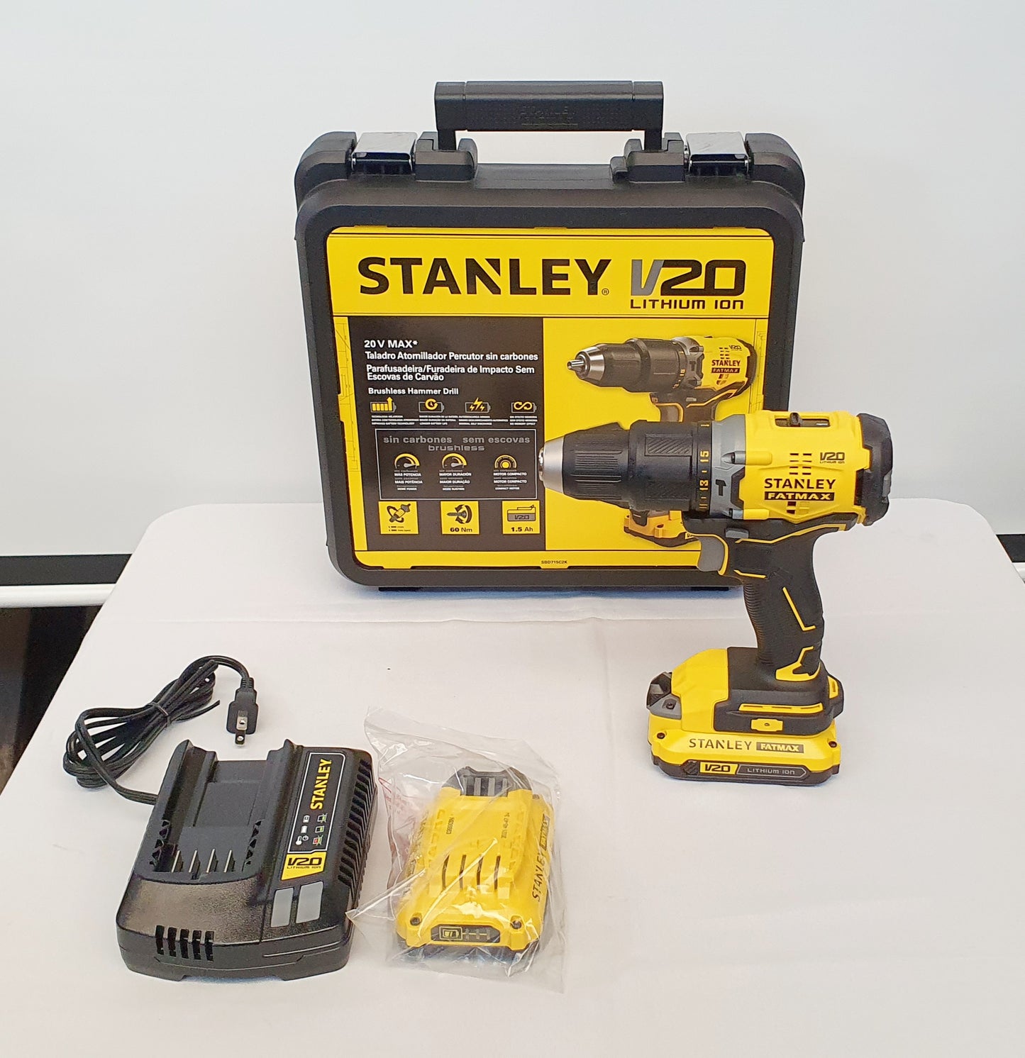 STANLEY TALADRO PERCUTOR INALAMBRICO DE 1/2" 20V BRUSHLESS SBD710C2K-B3