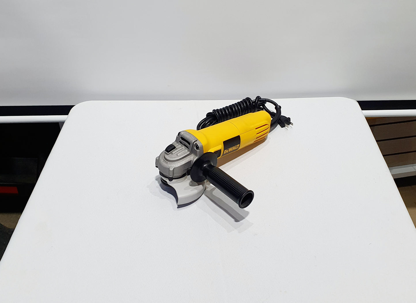 DEWALT PULIDORA DE 4-1/2" 700W DWE4010