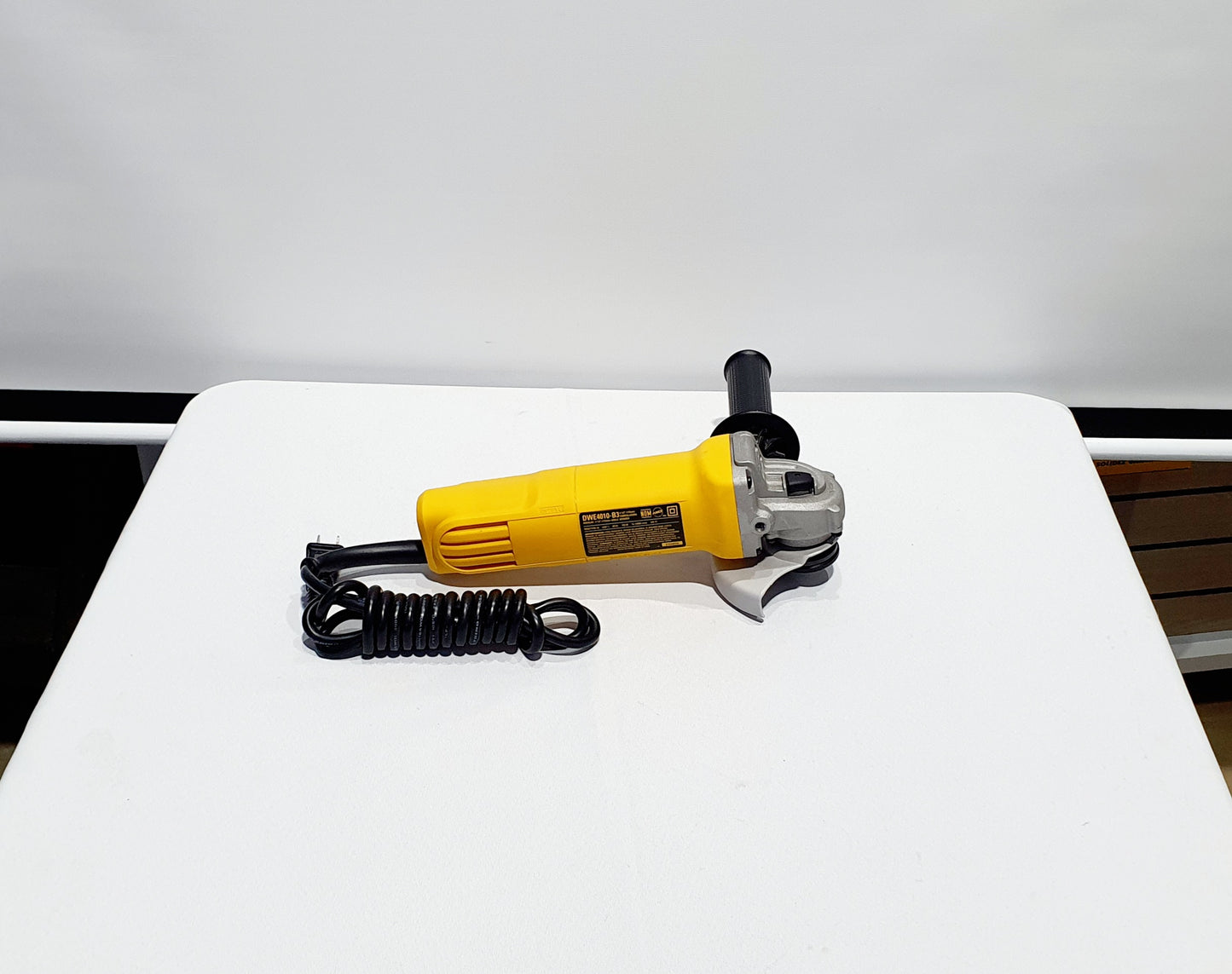DEWALT PULIDORA DE 4-1/2" 700W DWE4010