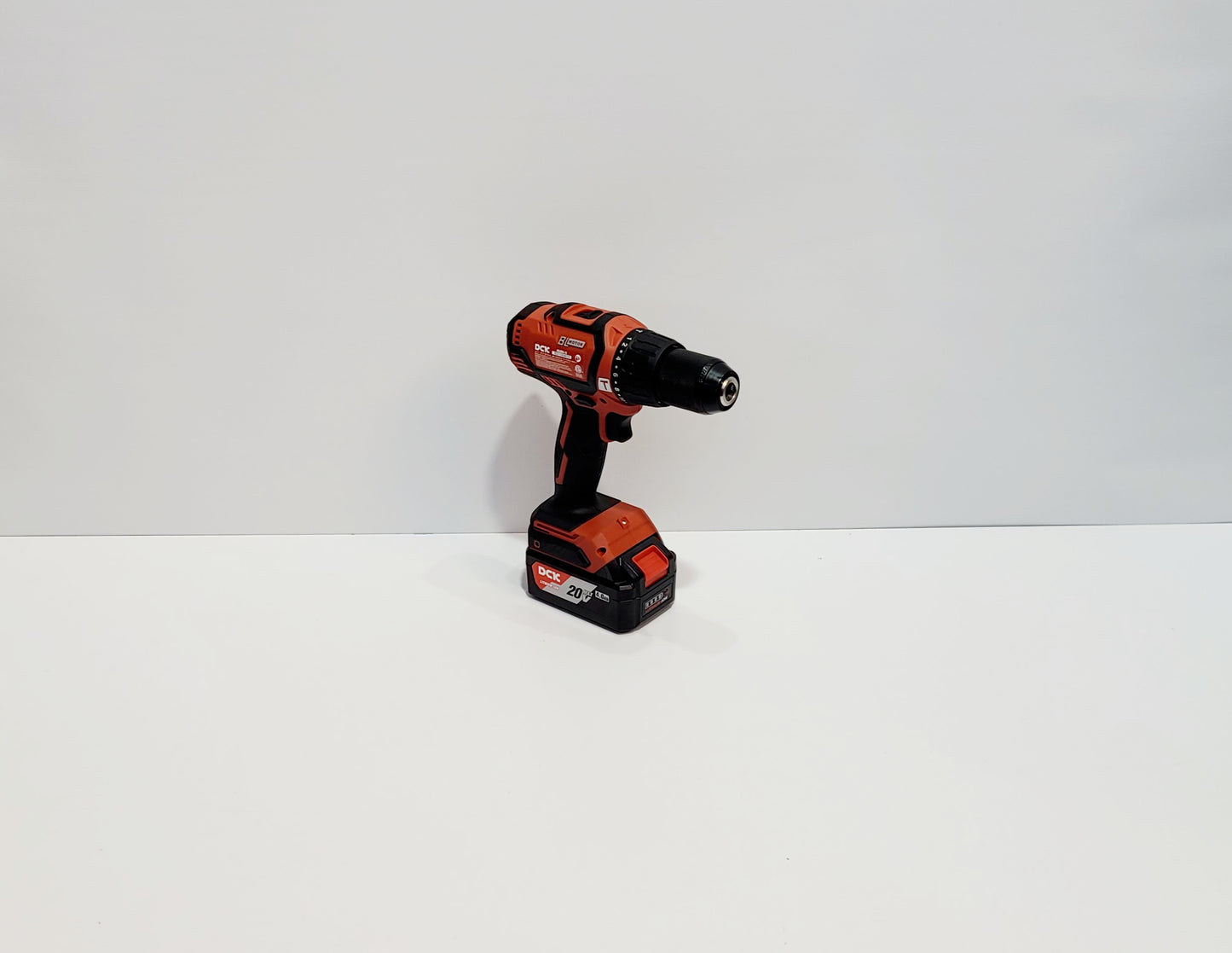 DCK TALADRO INALAMBRICO PERCUTOR DE 1/2" 20V KDJZ05-13