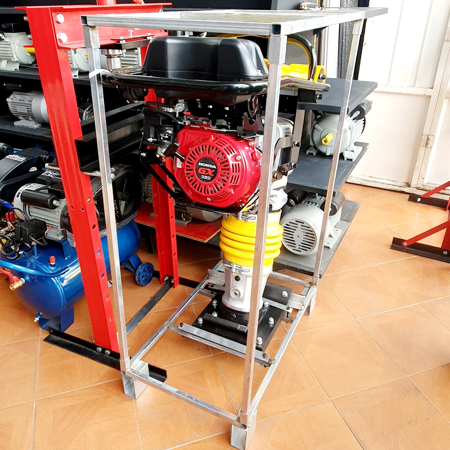 UYUSTOOLS APISONADOR COMPACTADOR A GASOLINA INDUSTRIAL 80KG HONDA 5.5HP GCO080