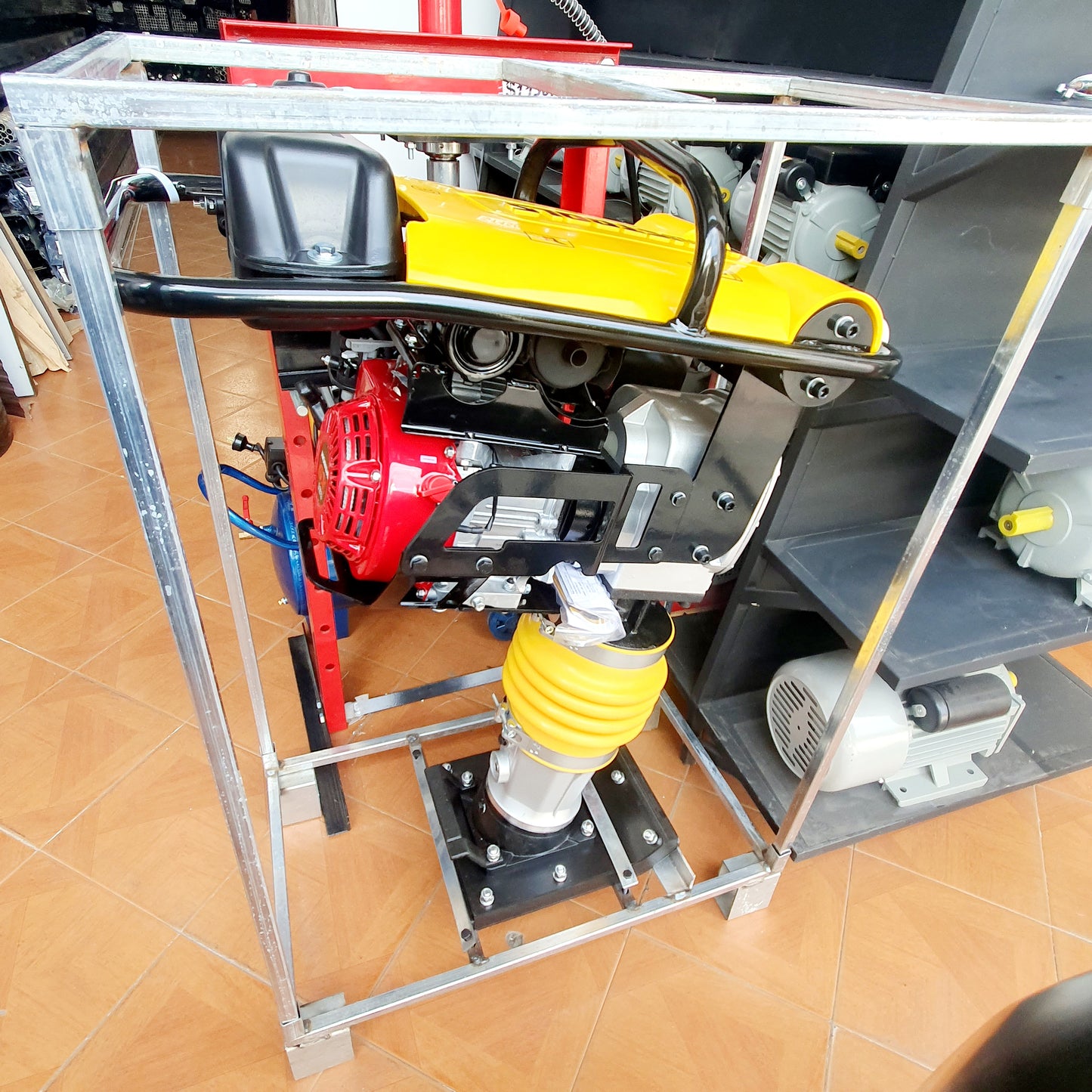 UYUSTOOLS APISONADOR COMPACTADOR A GASOLINA INDUSTRIAL 80KG HONDA 5.5HP GCO080