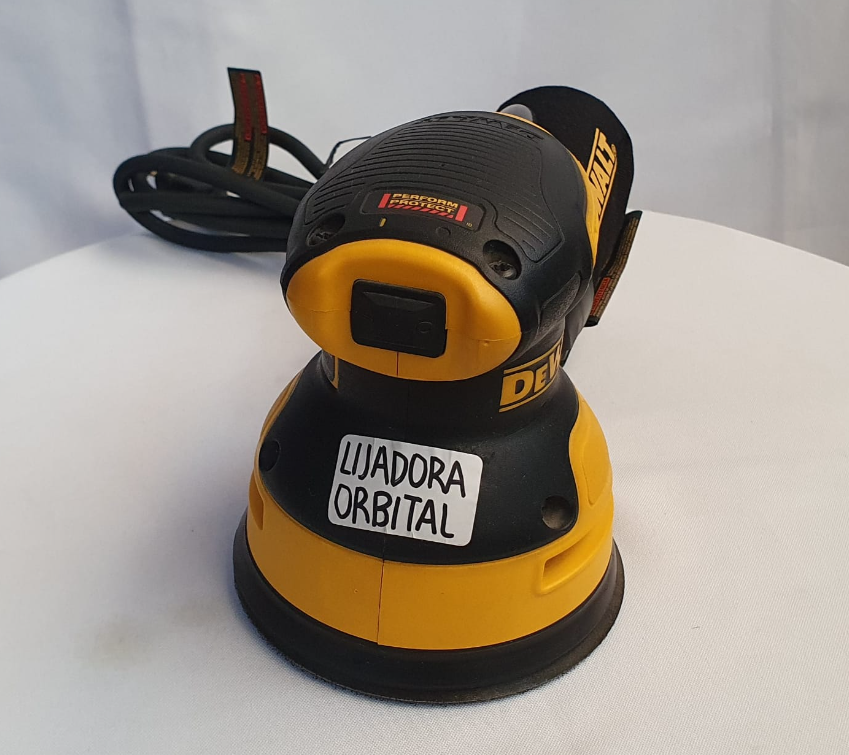DEWALT KIT DE LIJADORA ORBITAL ALEATORIA DE 5" - DWE6421K