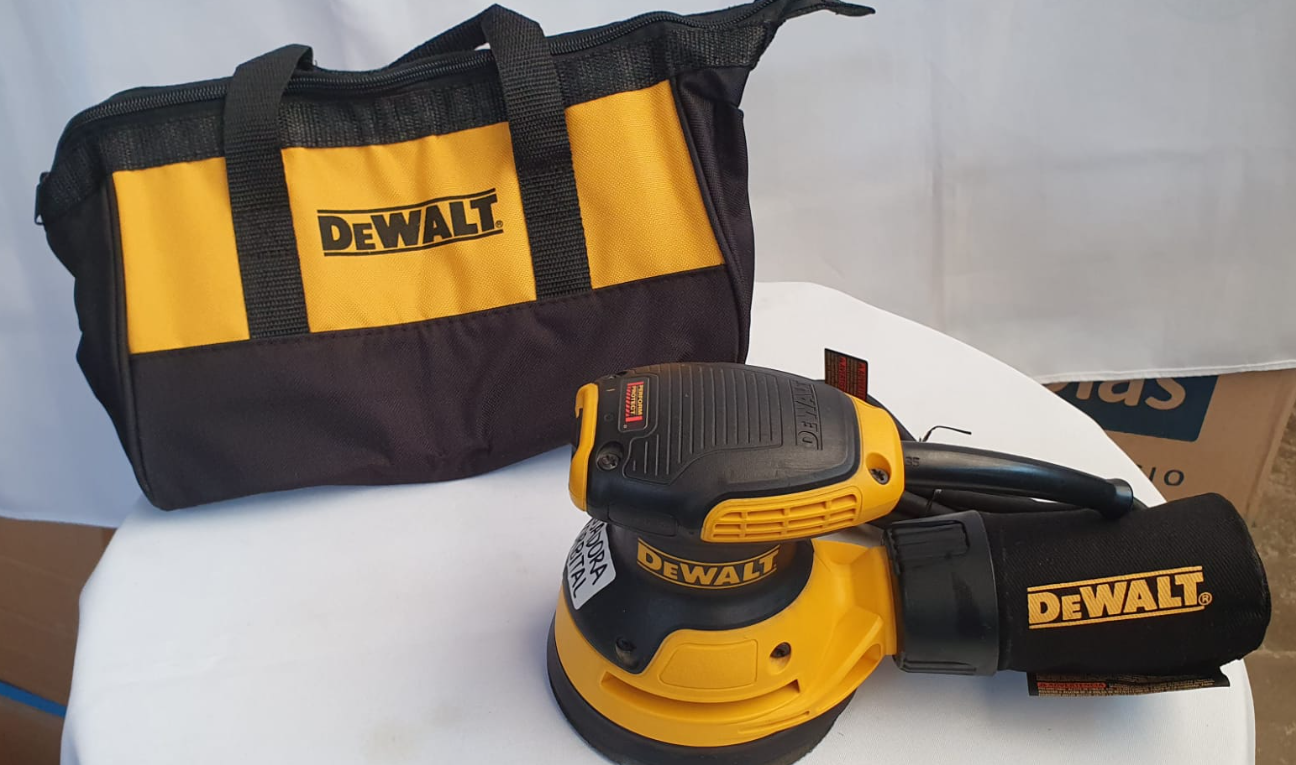 DEWALT KIT DE LIJADORA ORBITAL ALEATORIA DE 5" - DWE6421K