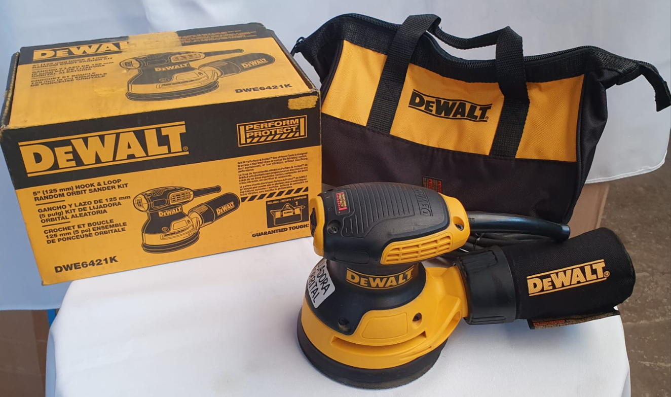 DEWALT KIT DE LIJADORA ORBITAL ALEATORIA DE 5" - DWE6421K