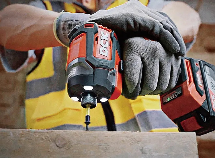 DCK COMBO TALADRO PERCUTOR INALAMBRICO 1/2" 20V + ATORNILLADOR DE IMPACTO 1/4" KDKIT26