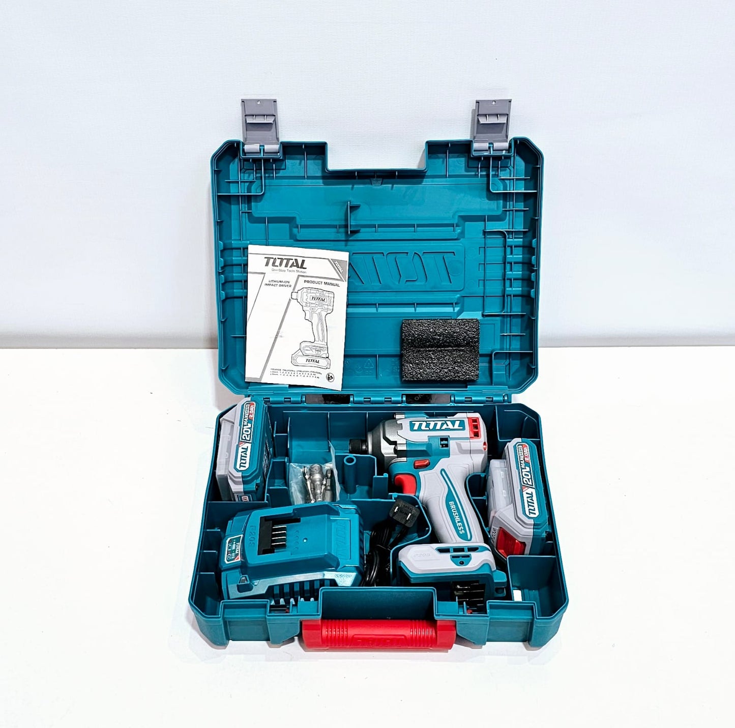 TOTAL ATORNILLADOR DE IMPACTO 20V + ESTUCHE Y ACCESORIOS - UTIRLI2028