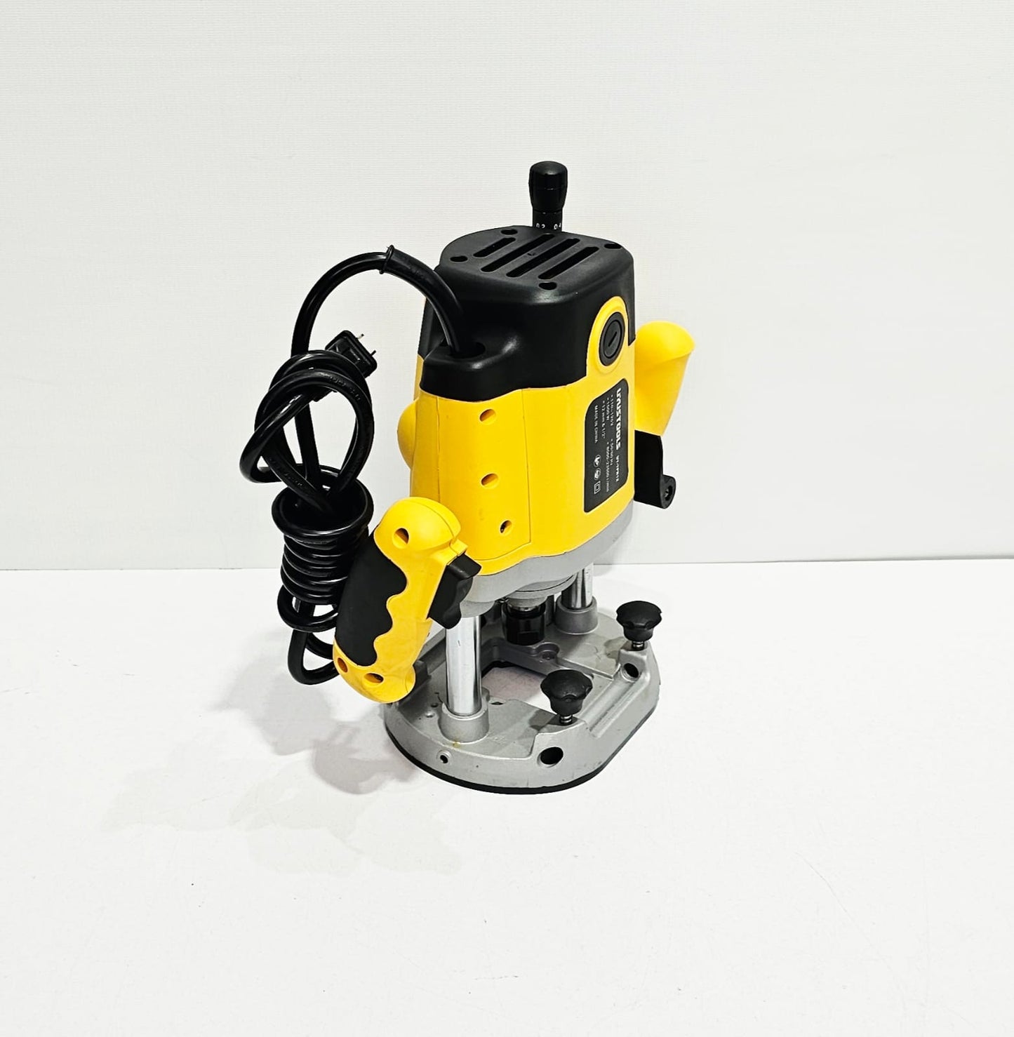 UYUSTOOLS RUTEADORA 1500W