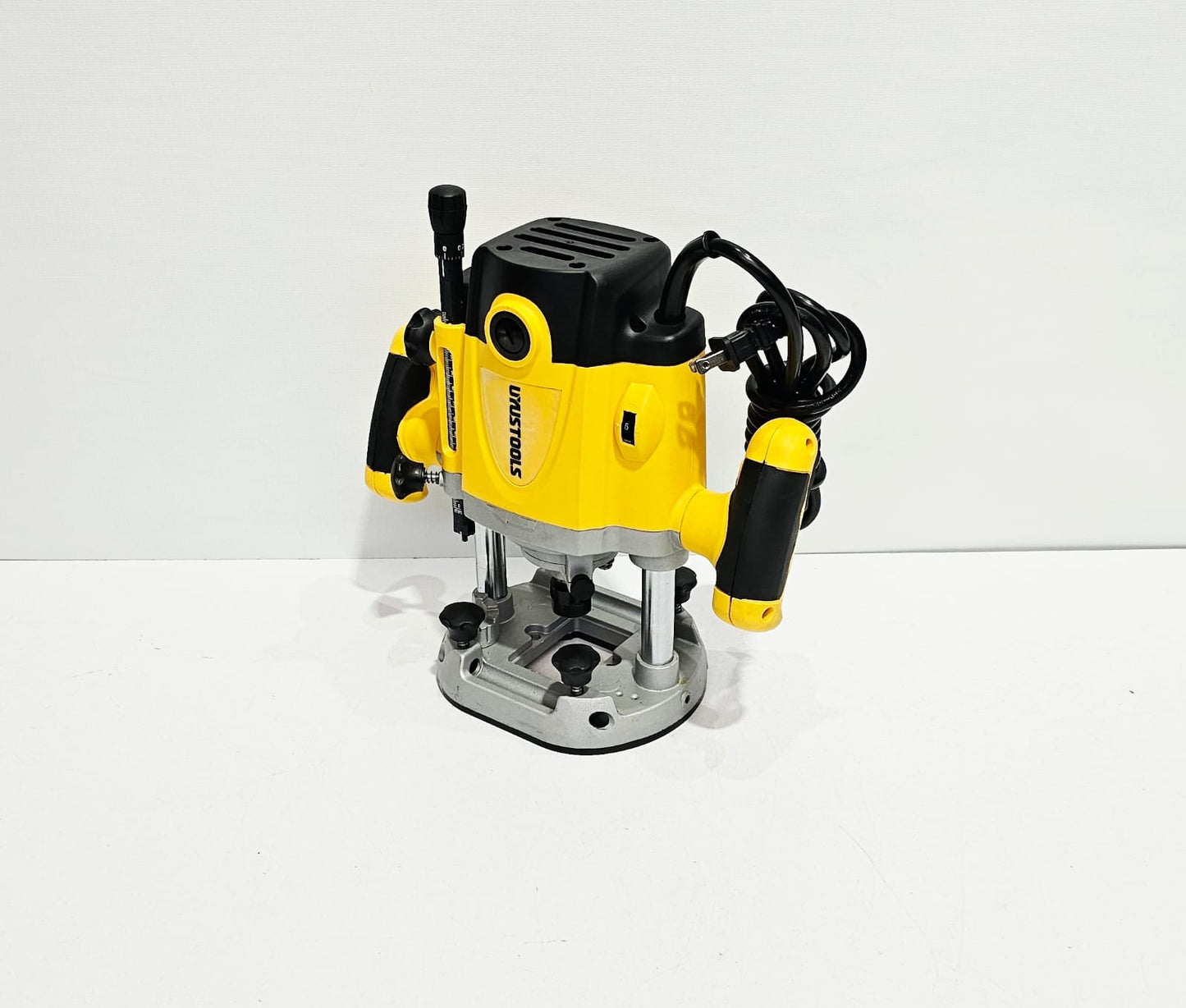 UYUSTOOLS RUTEADORA 1500W
