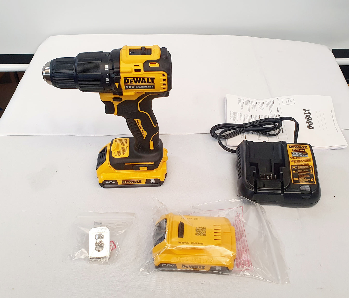 DEWALT TALADRO PERCUTOR INALAMBRICO DE 1/2" 20V ATOMIC DCD709D2-B3