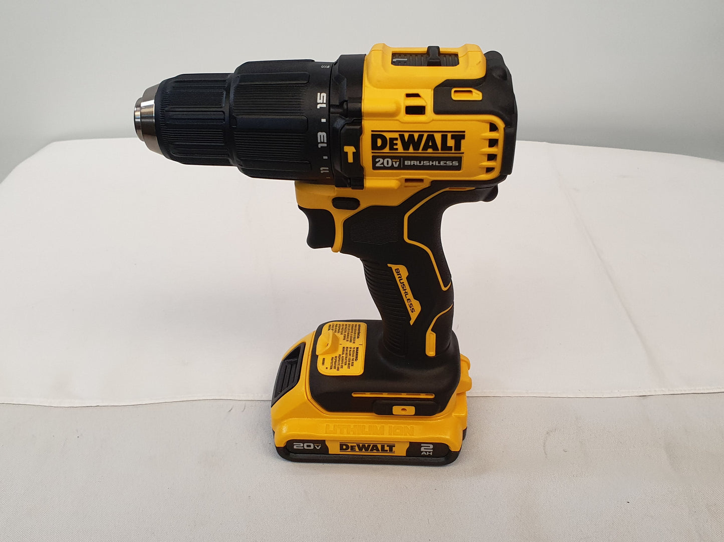 DEWALT TALADRO PERCUTOR INALAMBRICO DE 1/2" 20V ATOMIC DCD709D2-B3