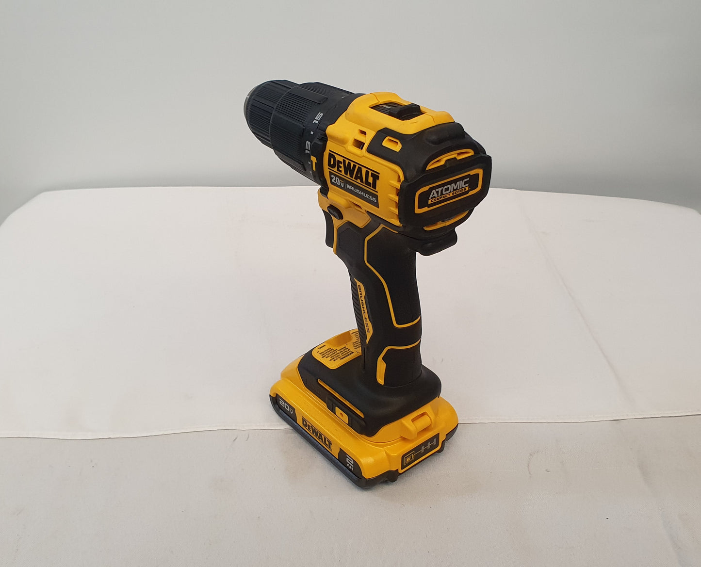 DEWALT TALADRO PERCUTOR INALAMBRICO DE 1/2" 20V ATOMIC DCD709D2-B3