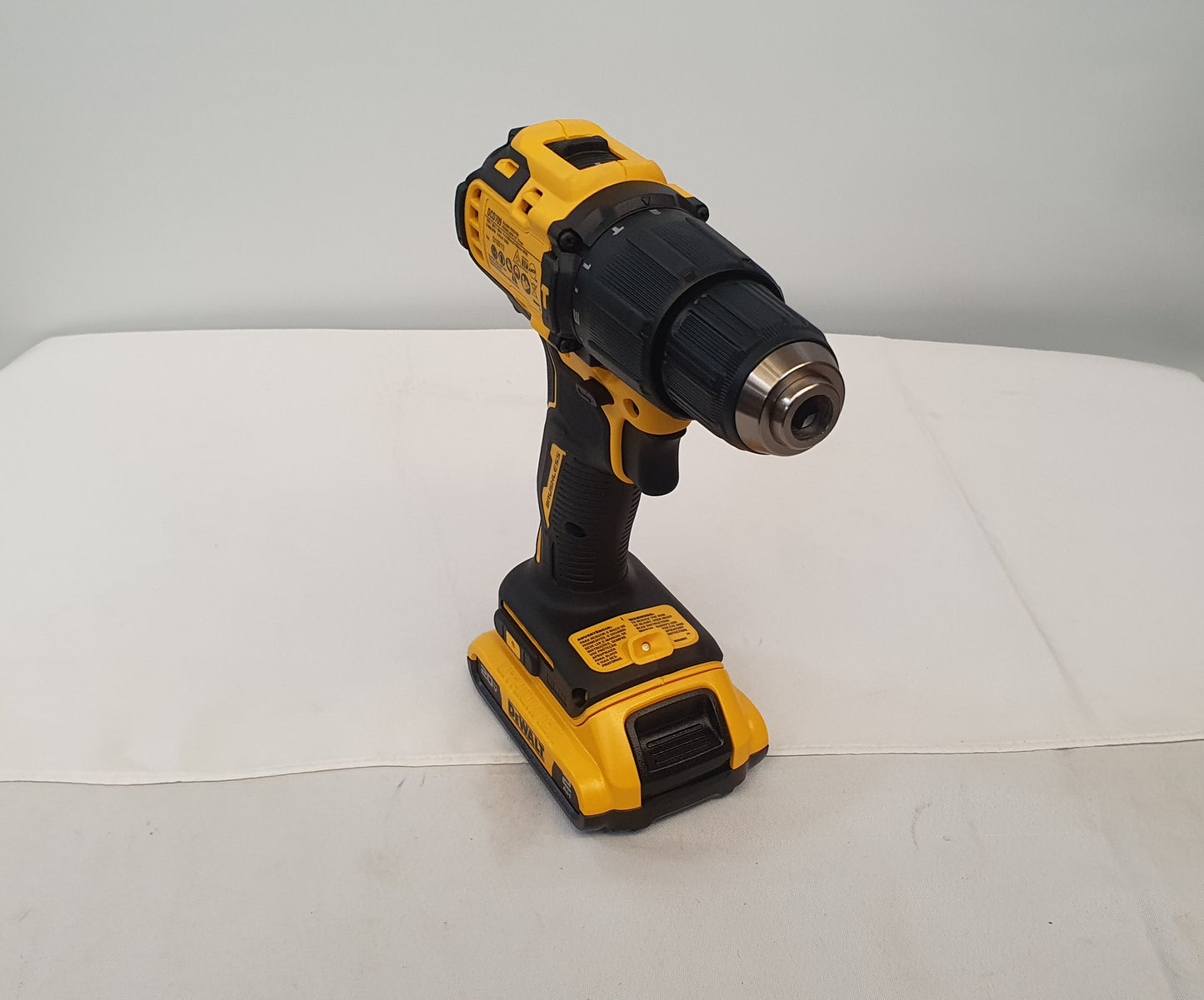 DEWALT TALADRO PERCUTOR INALAMBRICO DE 1/2" 20V ATOMIC DCD709D2-B3