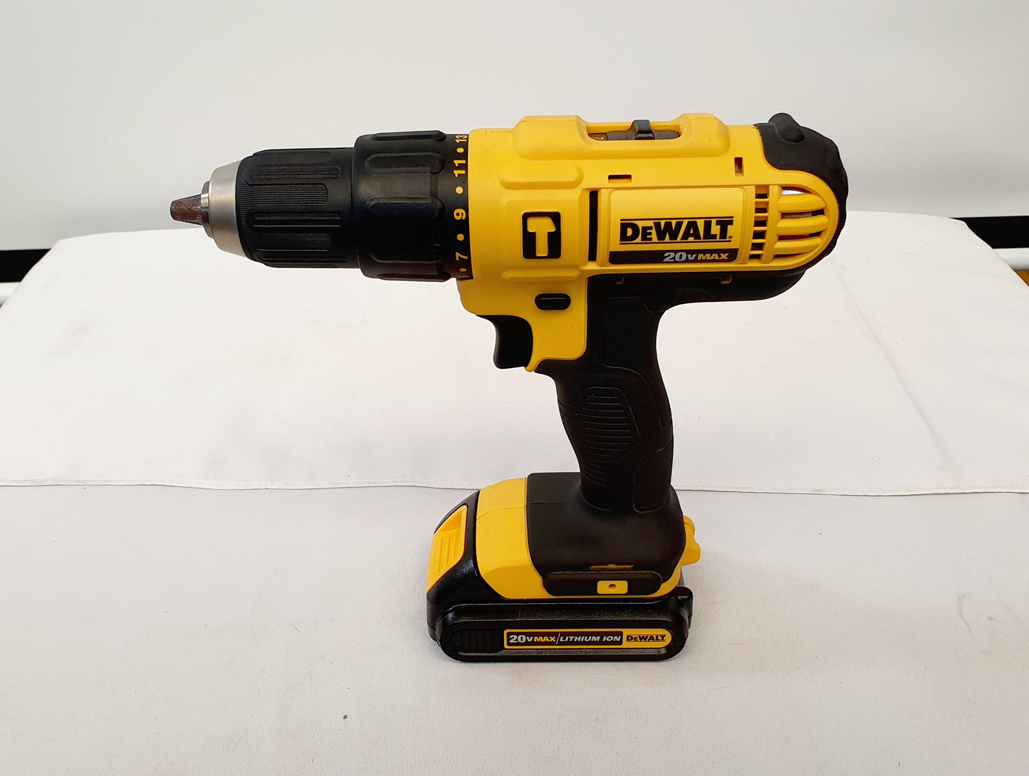 DEWALT TALADRO PERCUTOR INALAMBRICO DE 1/2" 20V DCD776LC1