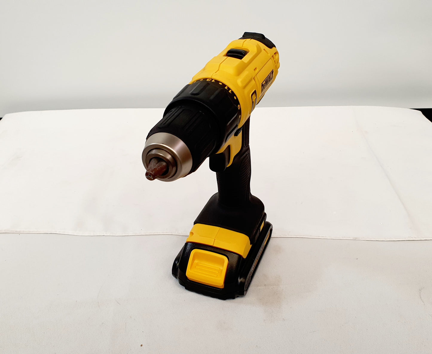 DEWALT TALADRO PERCUTOR INALAMBRICO DE 1/2" 20V DCD776LC1