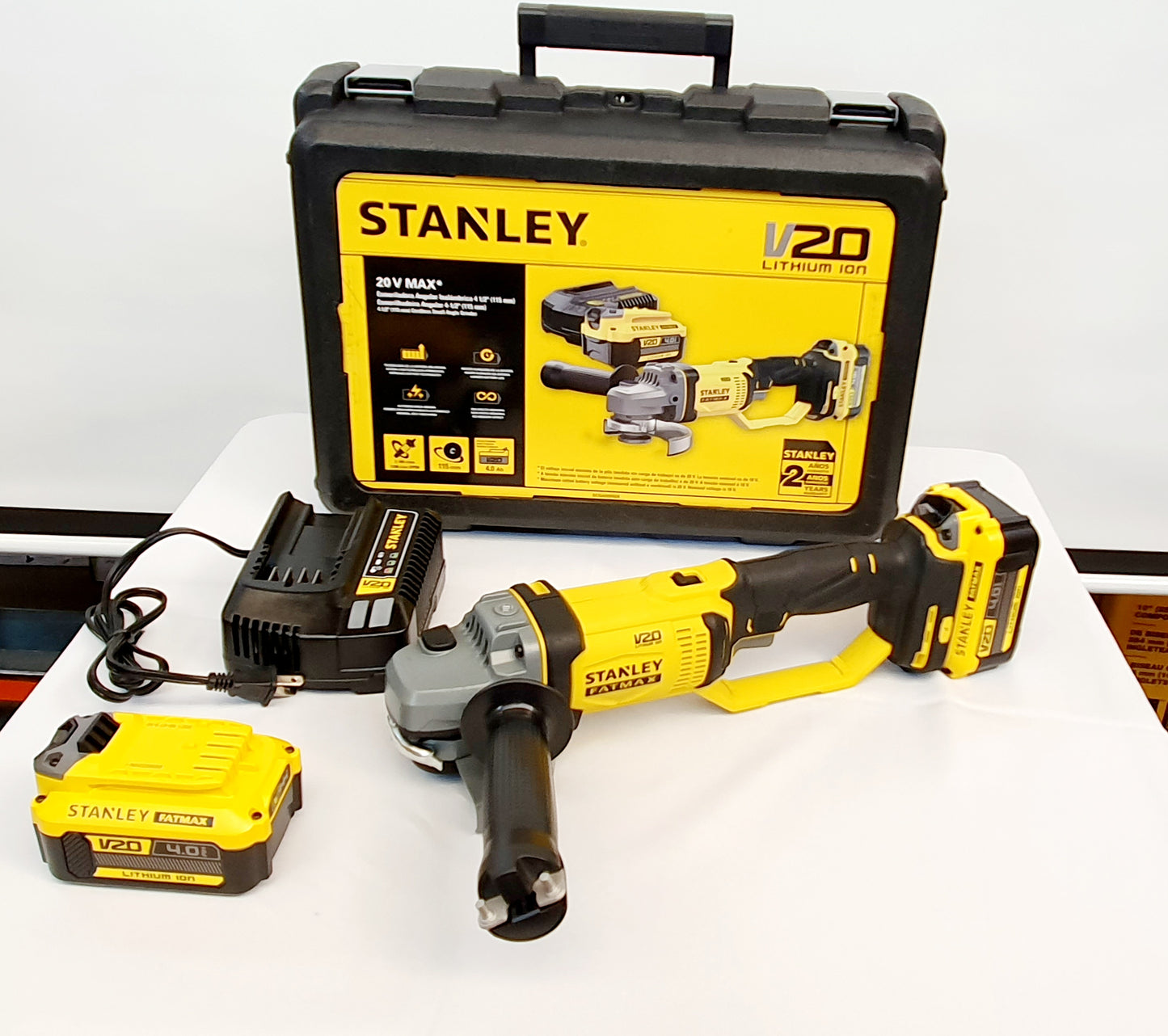 STANLEY PULIDORA INALAMBRICA 4-1/2" 20V SCG400M2K