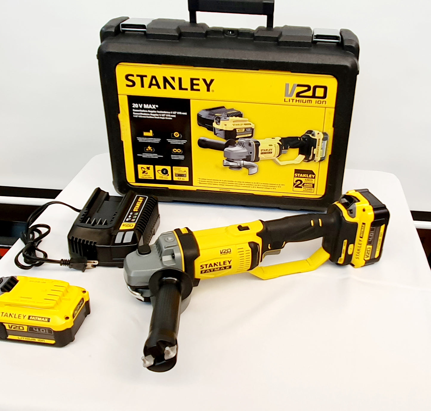 STANLEY PULIDORA INALAMBRICA 4-1/2" 20V SCG400M2K