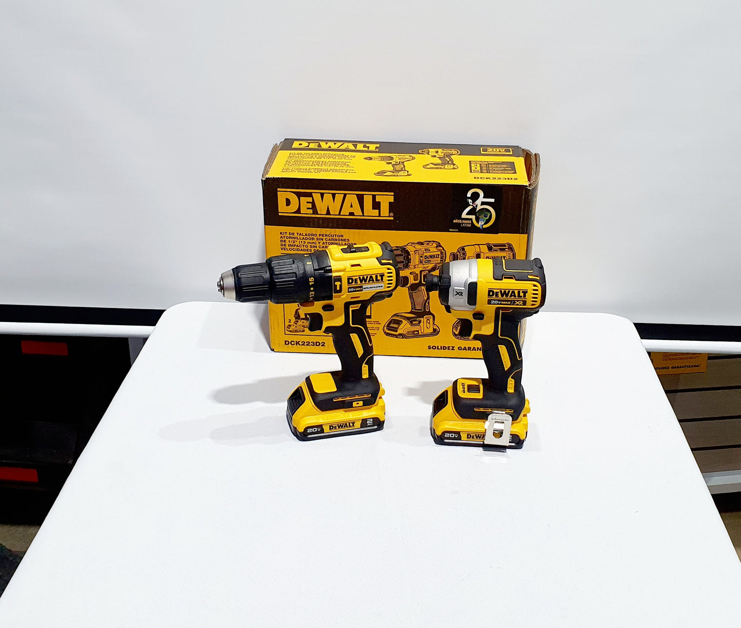 DEWALT COMBO TALADRO PERCUTOR Y ATORNILLADOR DE IMPACTO 20V BRUSHLESS DCK223D2