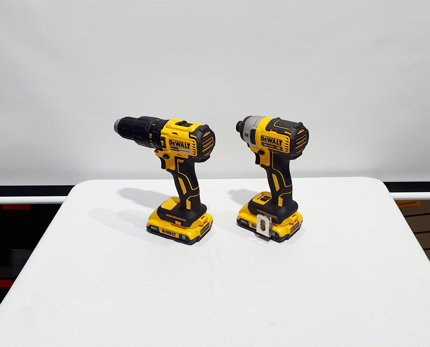 DEWALT COMBO TALADRO PERCUTOR Y ATORNILLADOR DE IMPACTO 20V BRUSHLESS DCK223D2