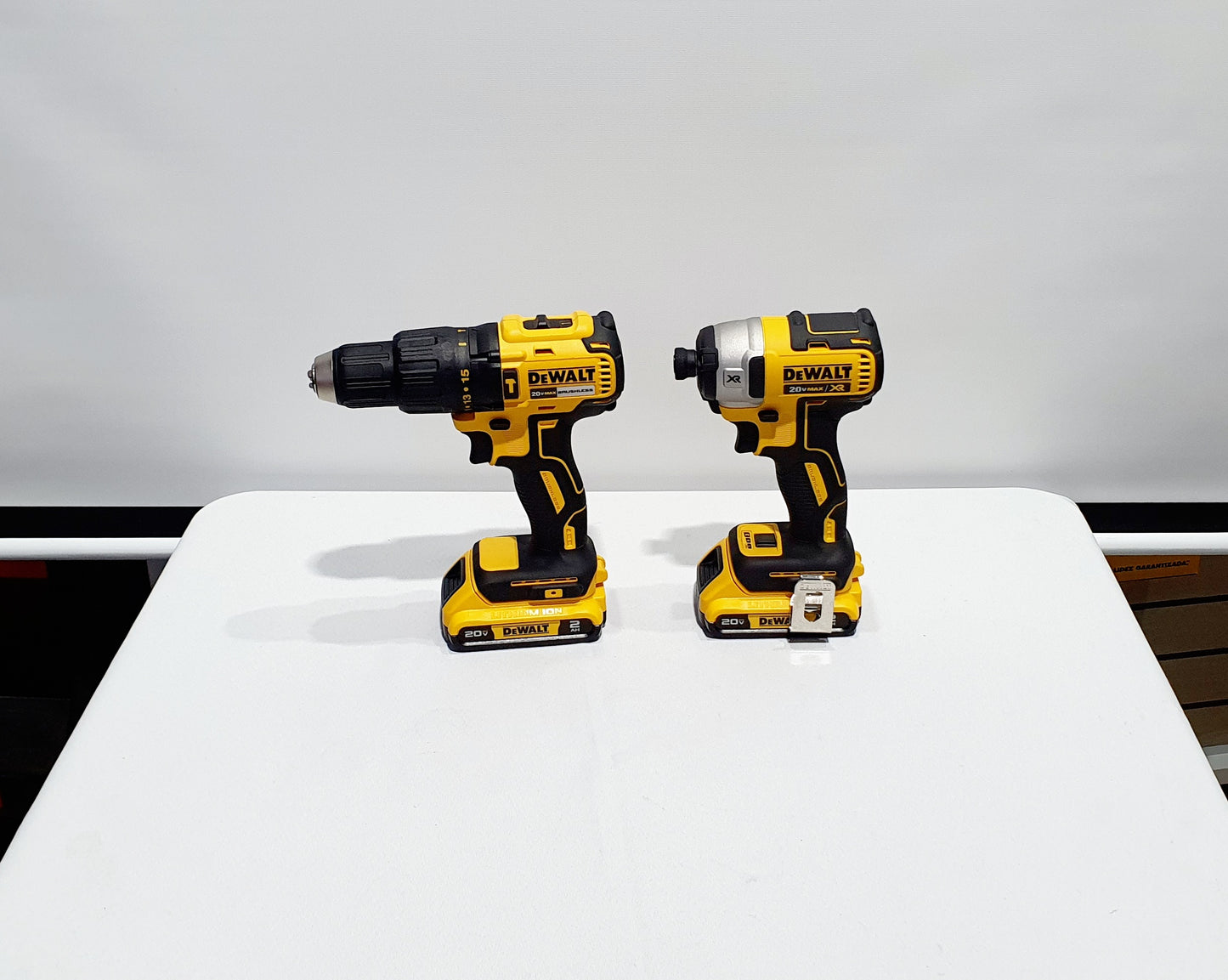 DEWALT COMBO TALADRO PERCUTOR Y ATORNILLADOR DE IMPACTO 20V BRUSHLESS DCK223D2