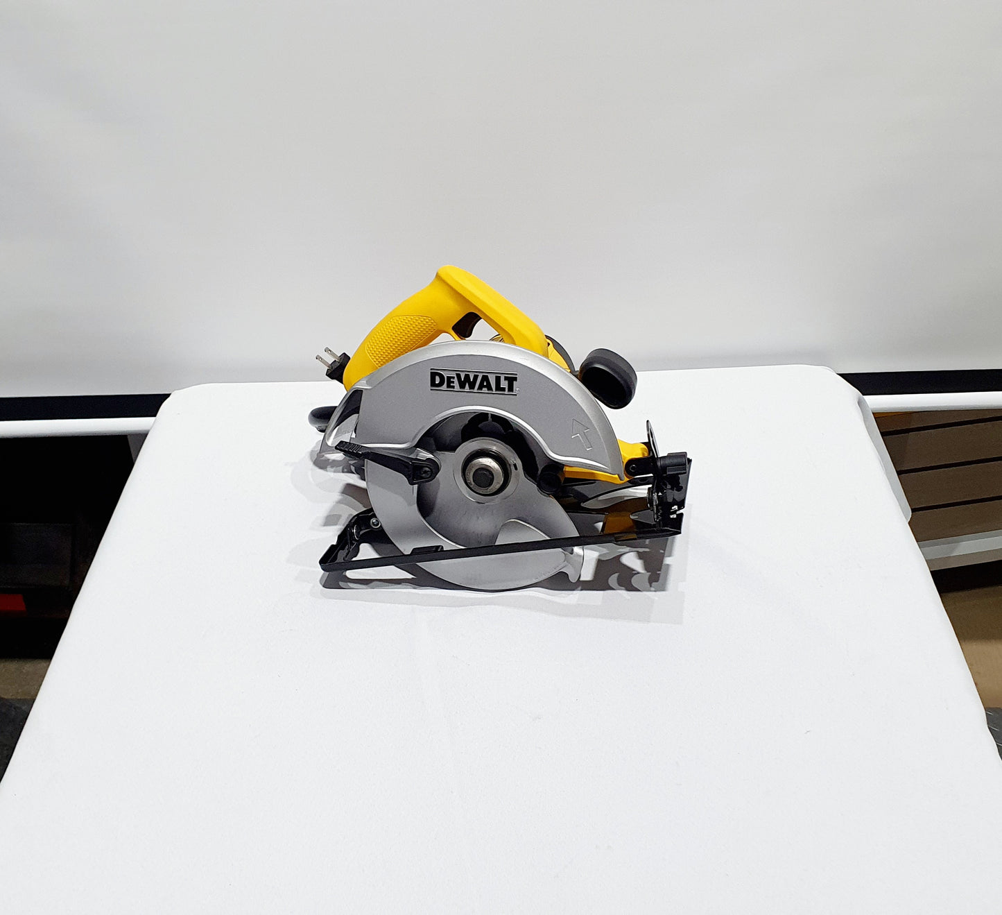 DEWALT CIERRA CIRCULAR 7-1/4" 1800W DWE566X