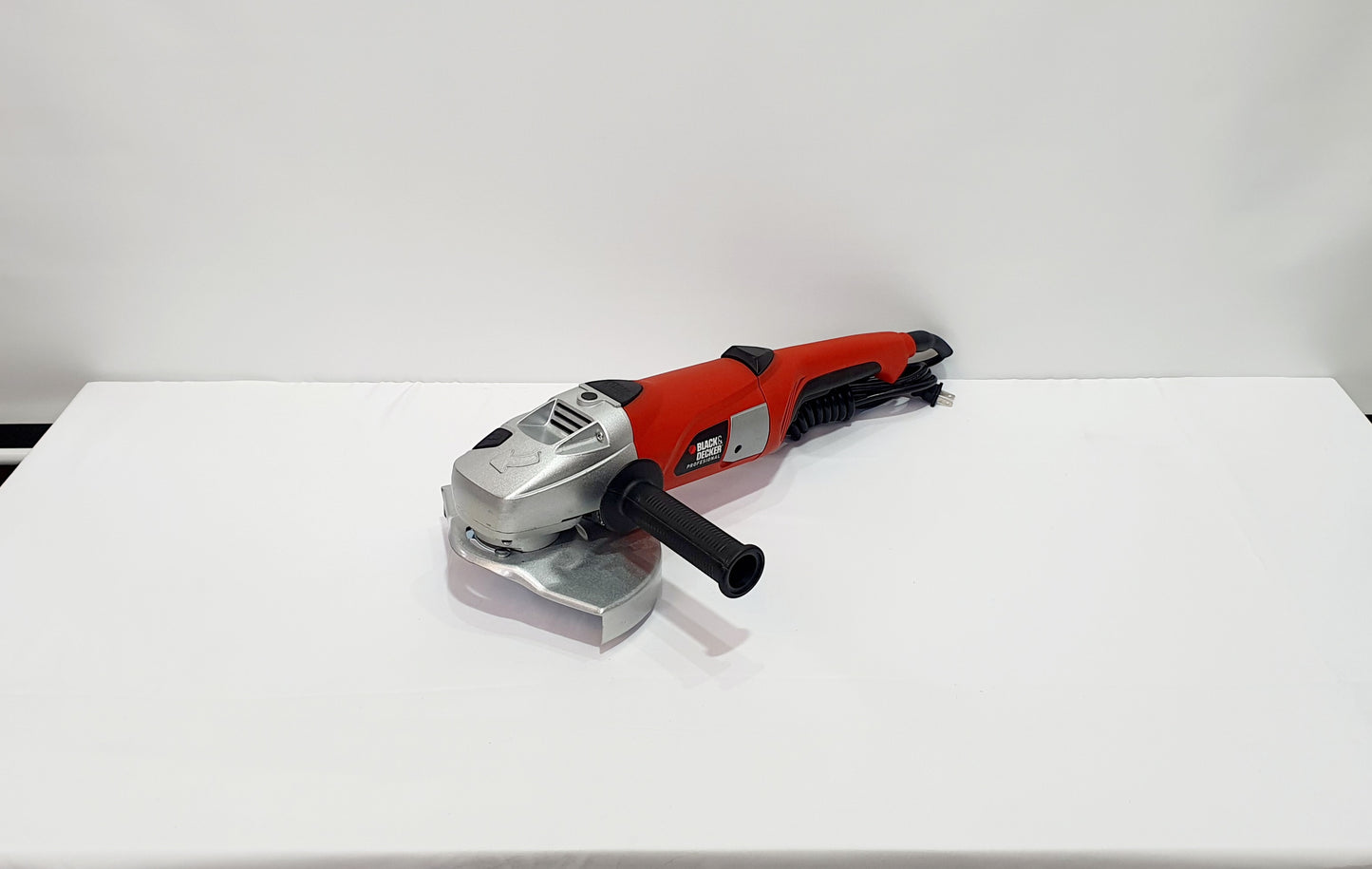 BLACK&DECKER PULIDORA DE 9" 2000W KG2000