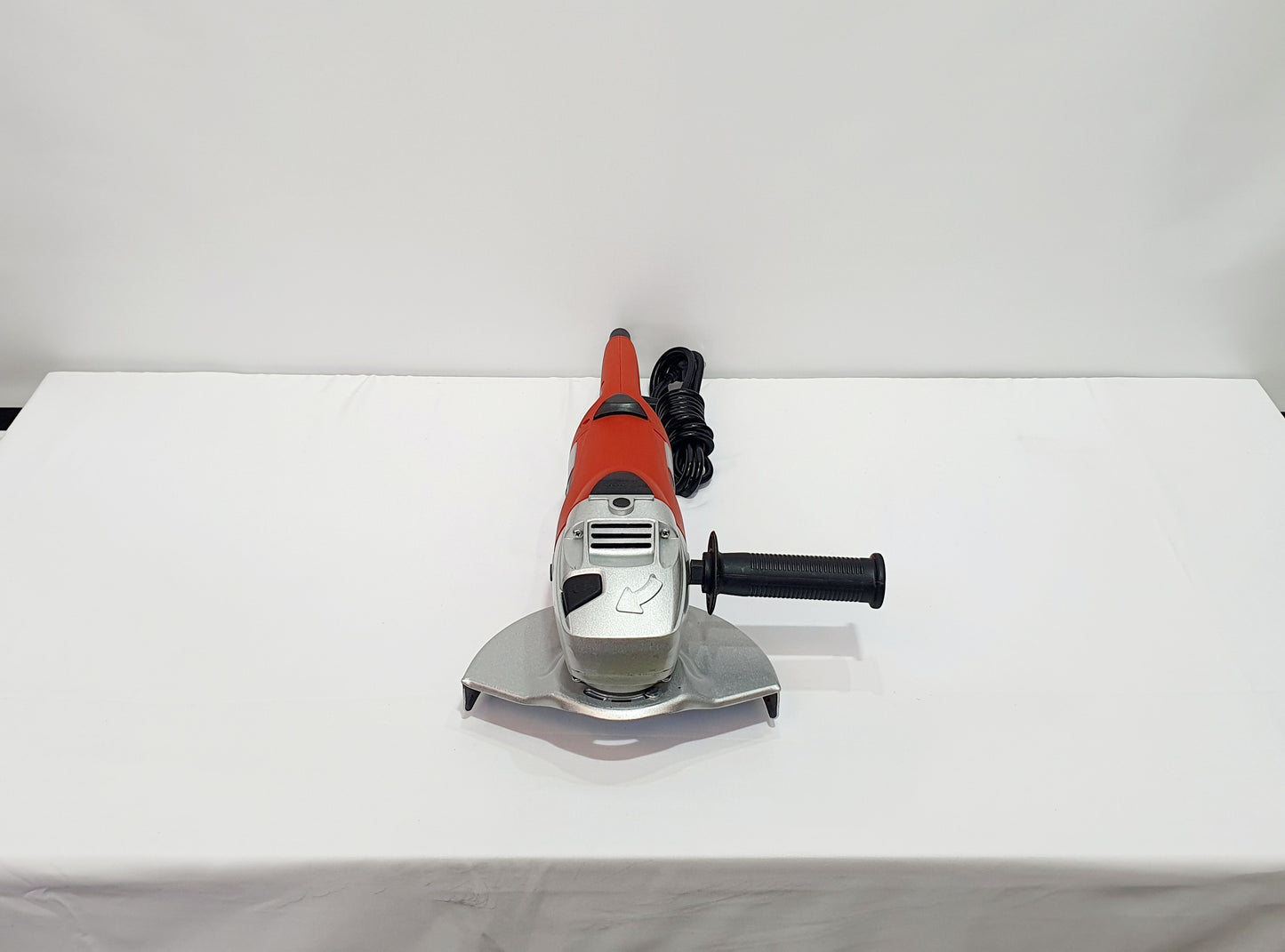 BLACK&DECKER PULIDORA DE 9" 2000W KG2000