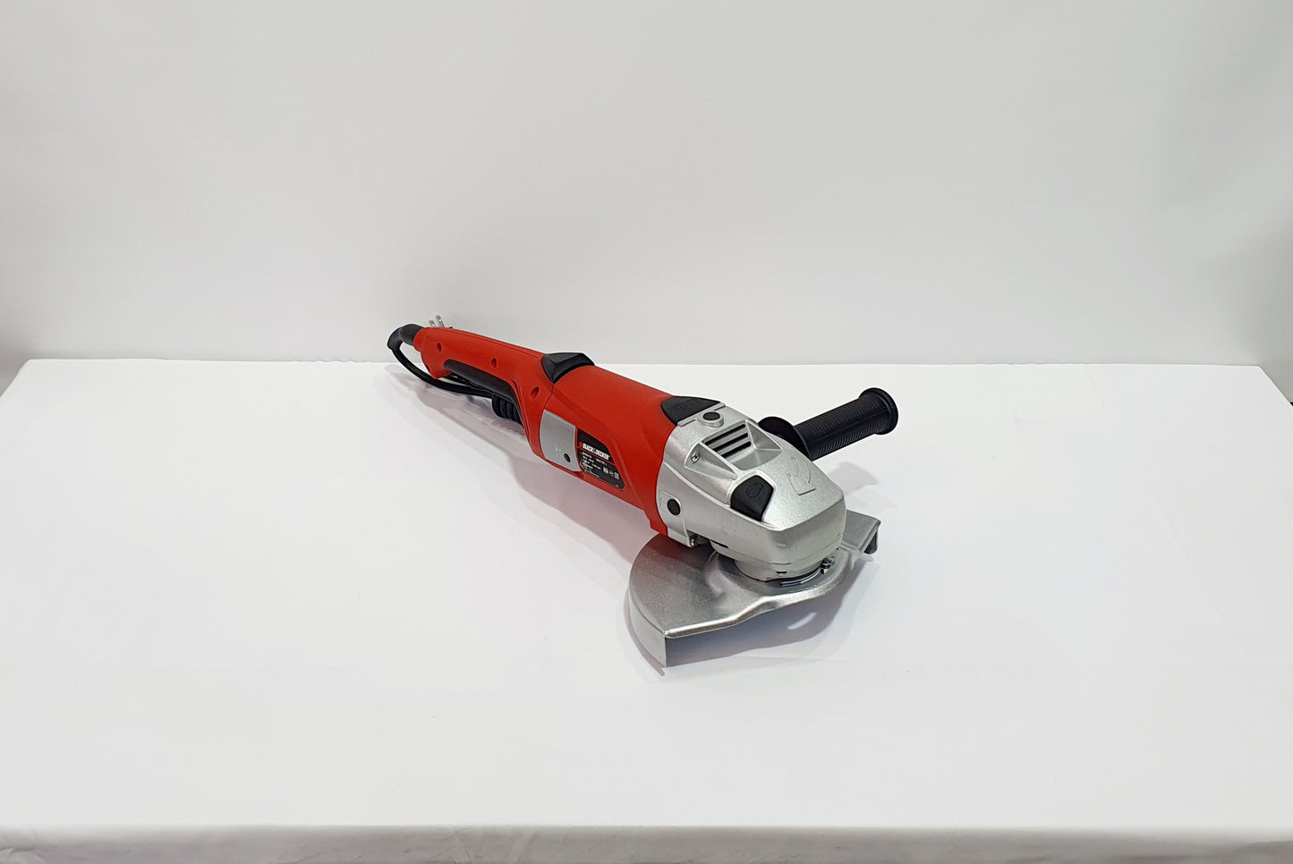 BLACK&DECKER PULIDORA DE 9" 2000W KG2000