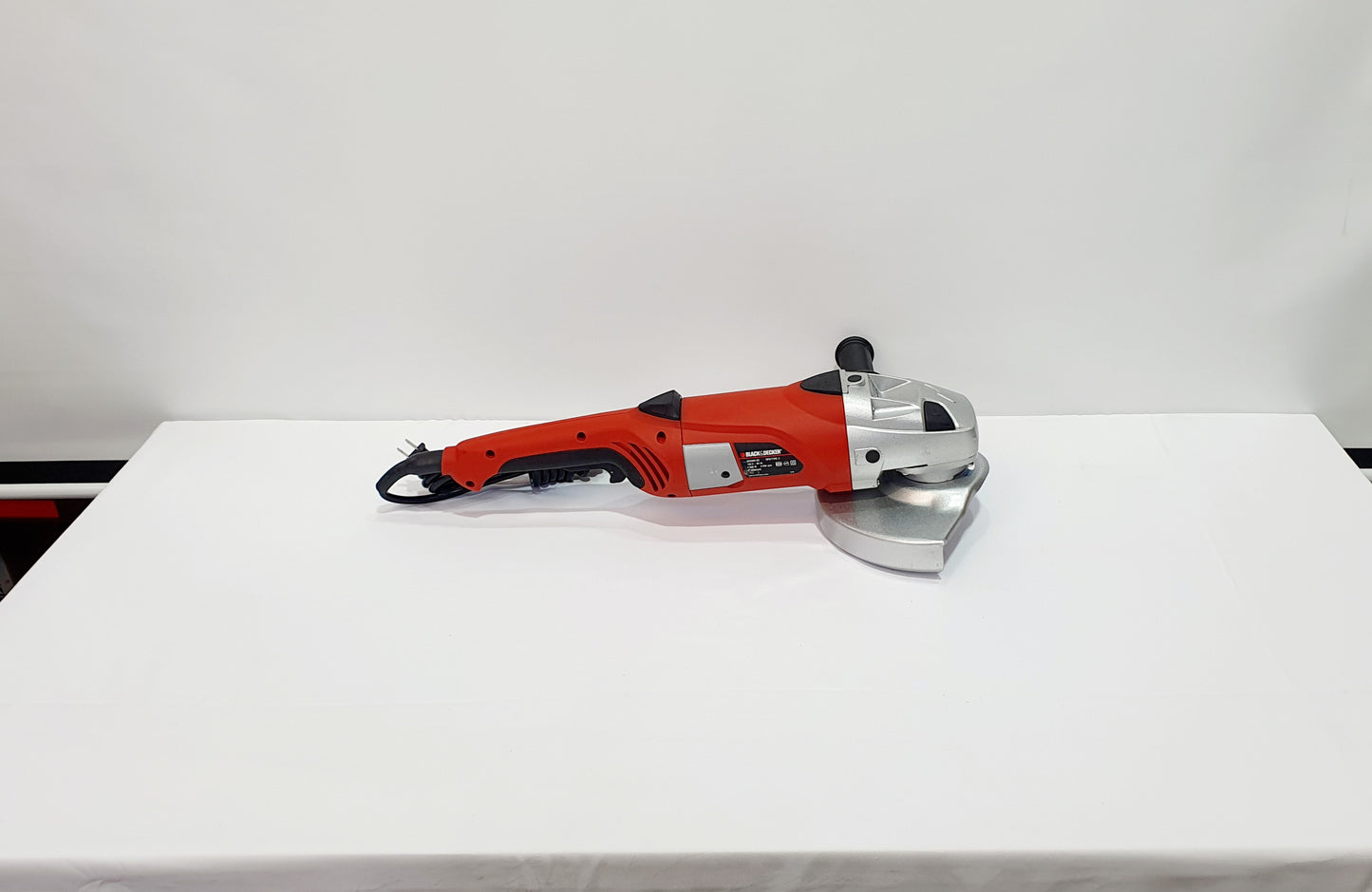 BLACK&DECKER PULIDORA DE 9" 2000W KG2000