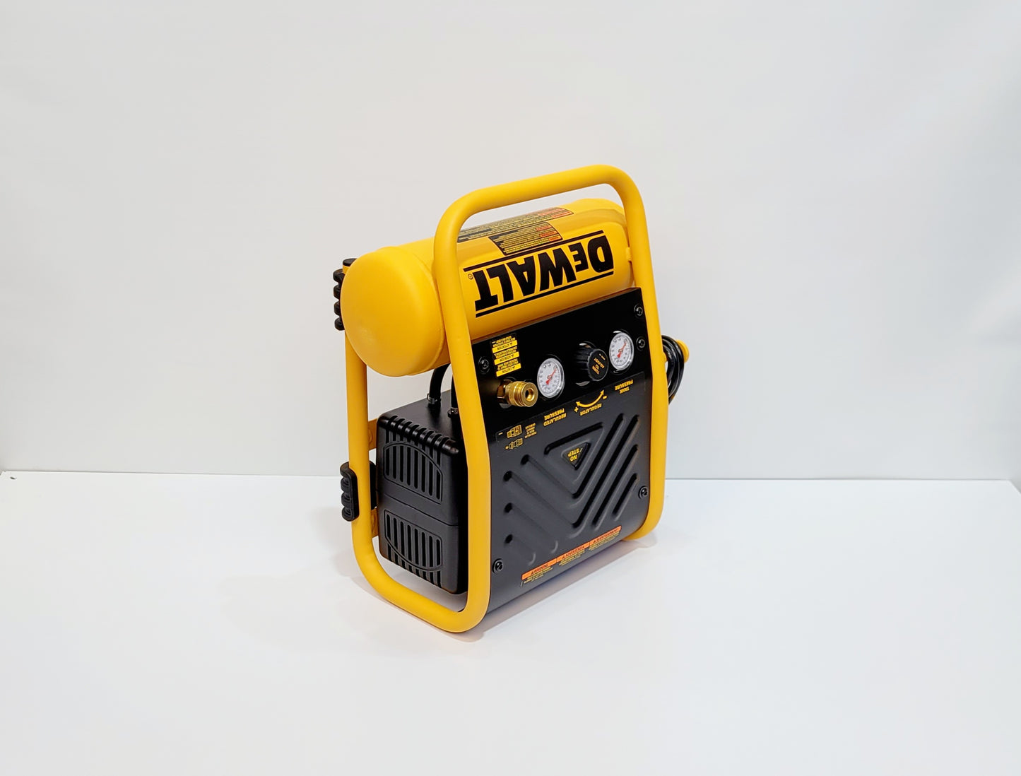 DEWALT COMPRESOR DE AIRE SILENCIOSO 3 GALONES D55140