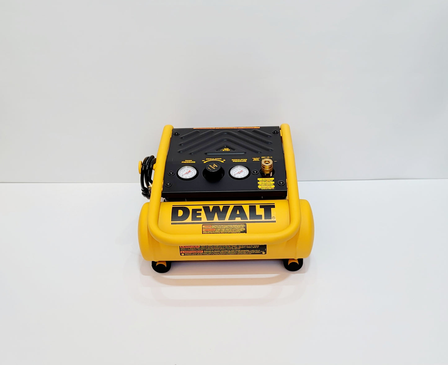 DEWALT COMPRESOR DE AIRE SILENCIOSO 3 GALONES D55140