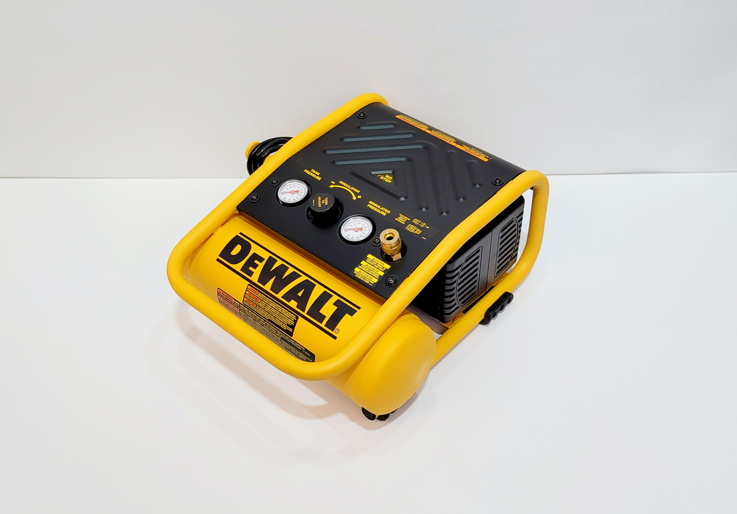 DEWALT COMPRESOR DE AIRE SILENCIOSO 3 GALONES D55140