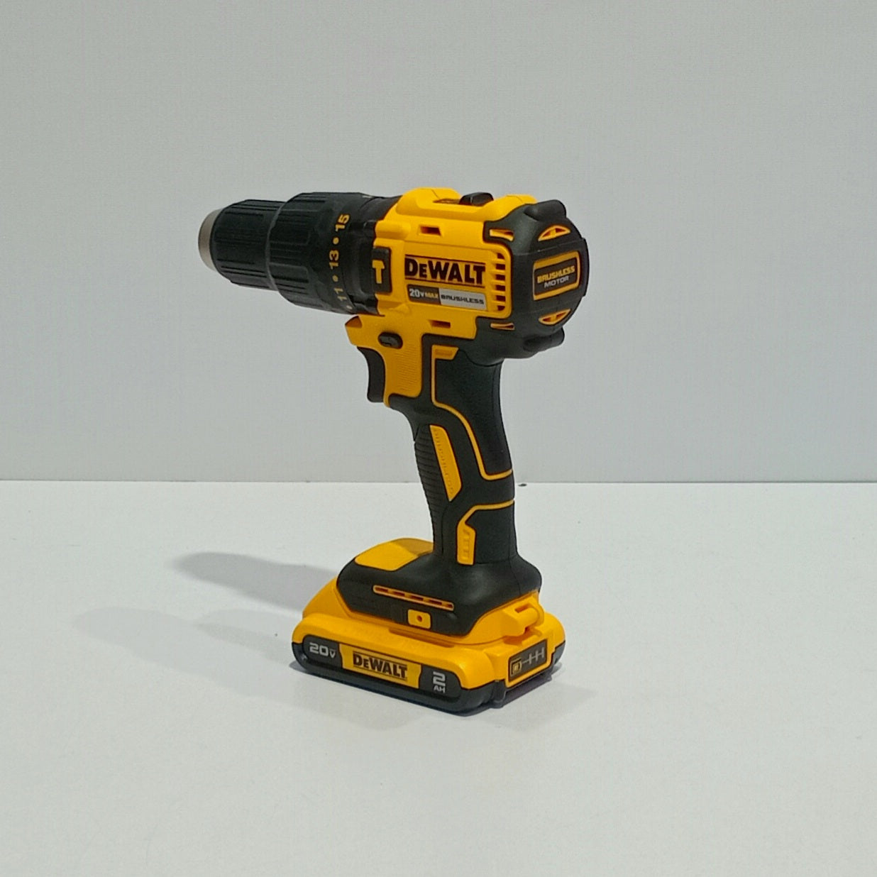 DEWALT TALADRO PERCUTOR INALAMBRICO 1/2 20V DCD7781