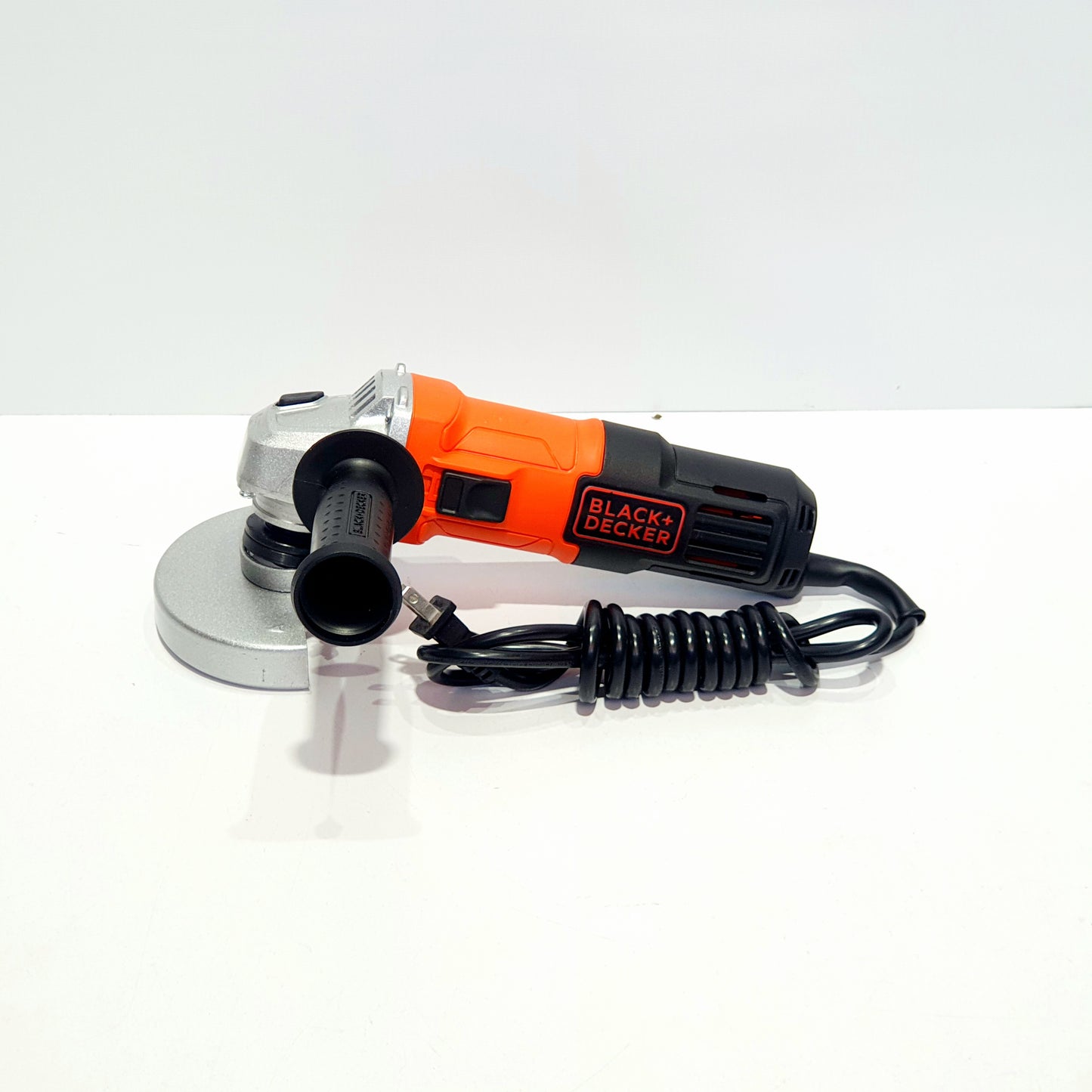 BLACK+DECKER ESMERILADORA ANGULAR DE 4-1/2 650W G650