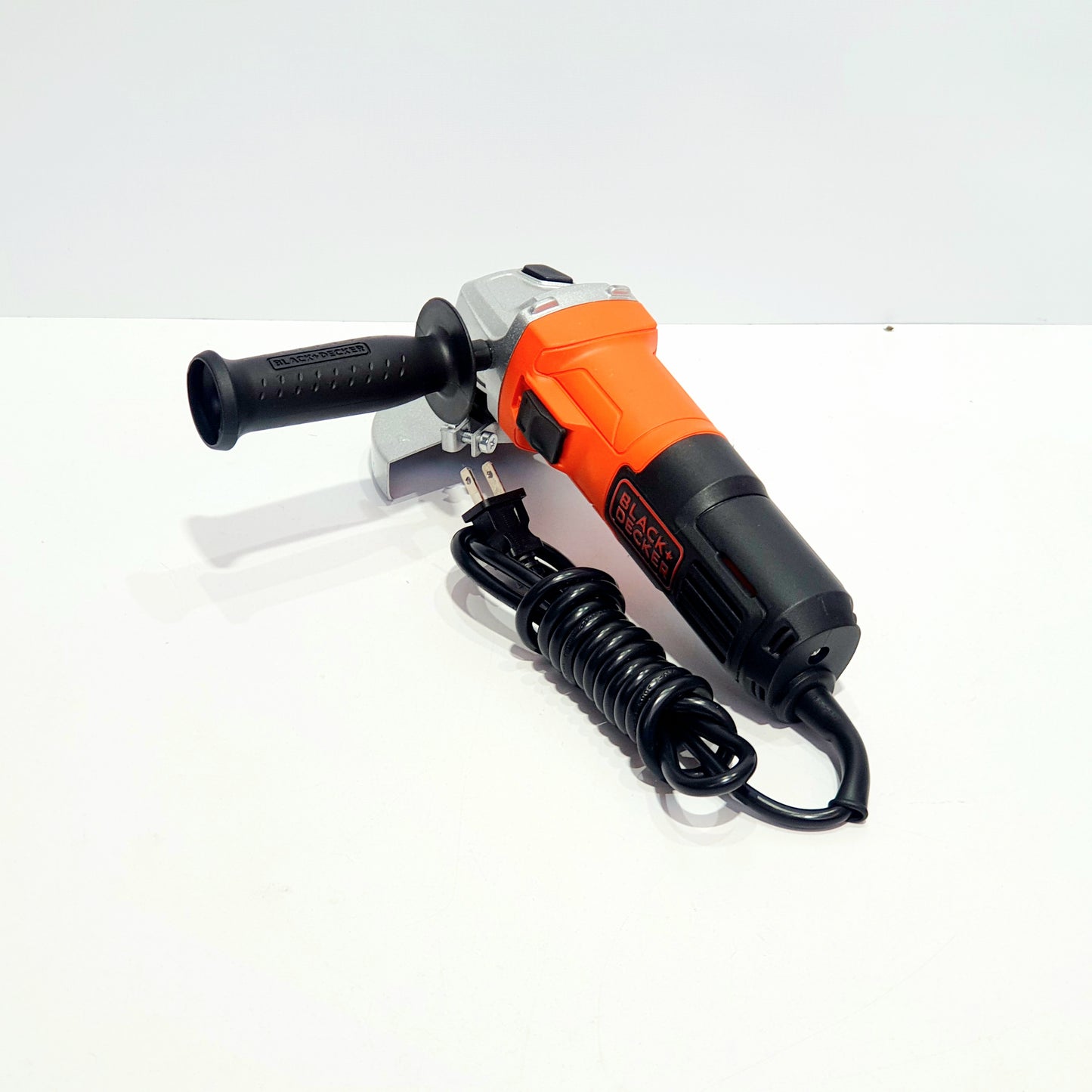 BLACK+DECKER ESMERILADORA ANGULAR DE 4-1/2 650W G650