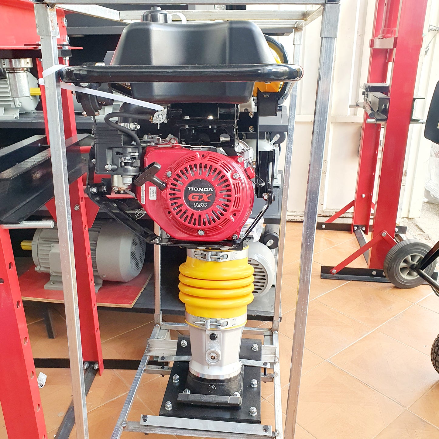 UYUSTOOLS  COMPACTADORA GASOLINA INDUSTRIAL 80KG HONDA 5.5HP GCO080