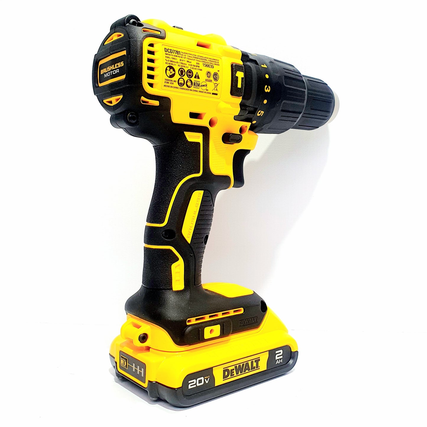 DEWALT JUEGO DE TALADRO PERCUTOR/ATORNILLADOR DE 1/2" SIN CARBONES DCD7781D2