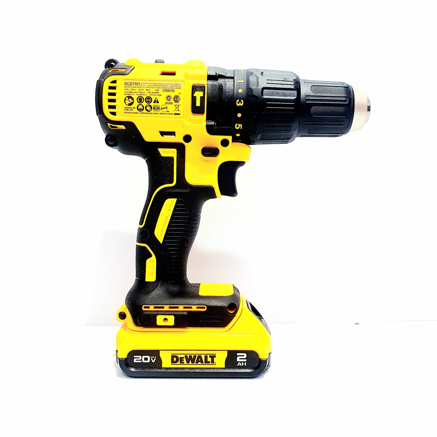 DEWALT JUEGO DE TALADRO PERCUTOR/ATORNILLADOR DE 1/2" SIN CARBONES DCD7781D2