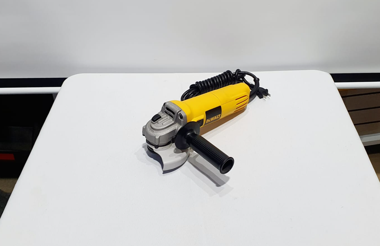 DEWALT ESMERILADORA ANGULAR DE 4-1/2" - DWE4010