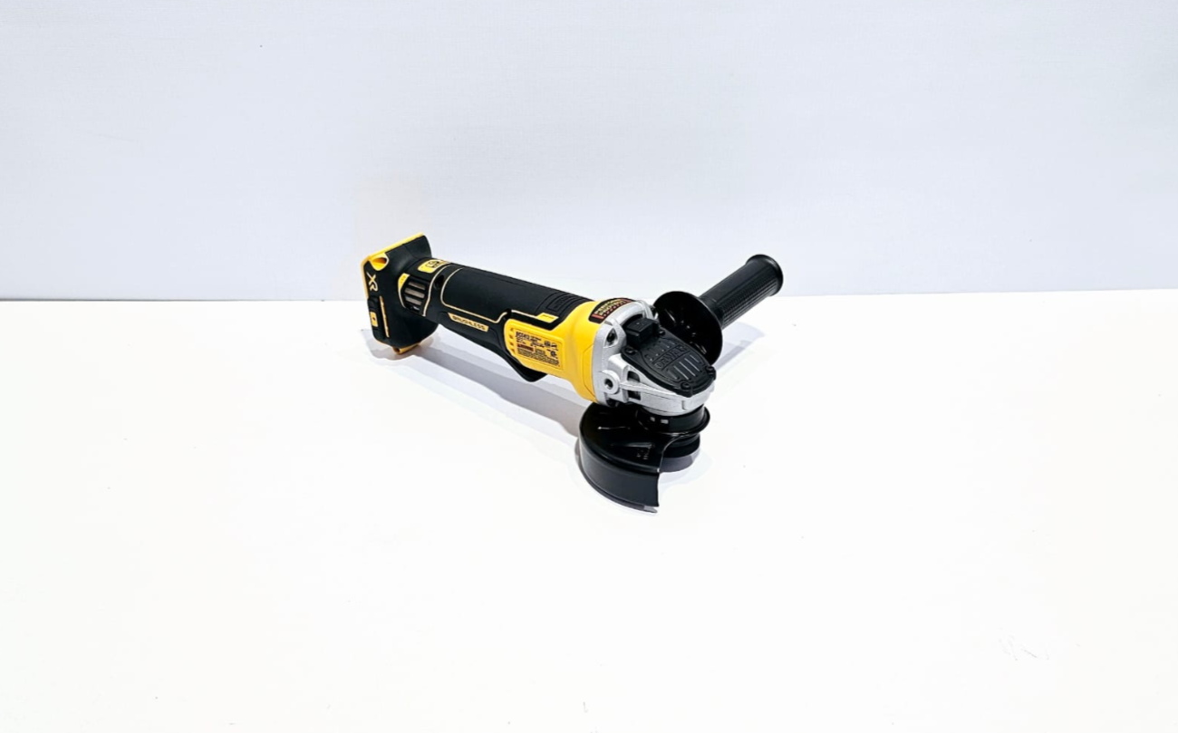 DEWALT ESMERILADORA DE ANGULO CON FRENO DE 4 - 1/2" - DCG413B