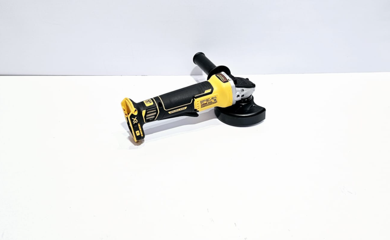 DEWALT ESMERILADORA DE ANGULO CON FRENO DE 4 - 1/2" - DCG413B