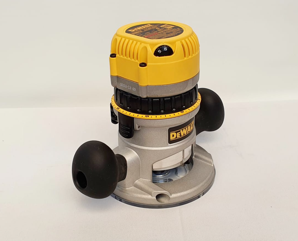 DEWALT RUTEADORA DE 2-1/4 CABALLOS - DW616