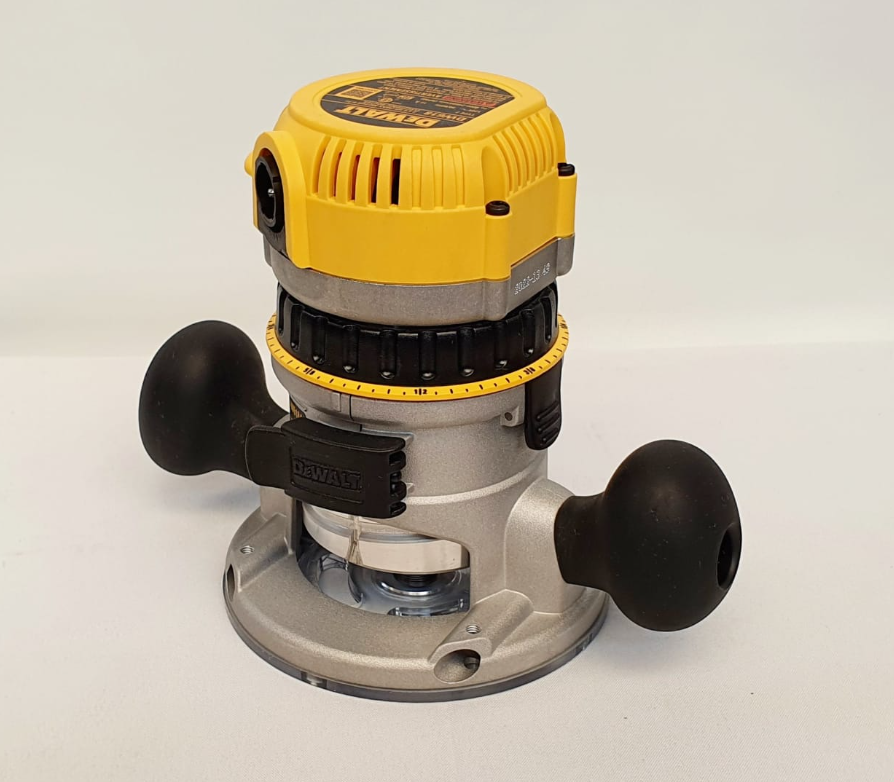 DEWALT RUTEADORA DE 2-1/4 CABALLOS - DW616