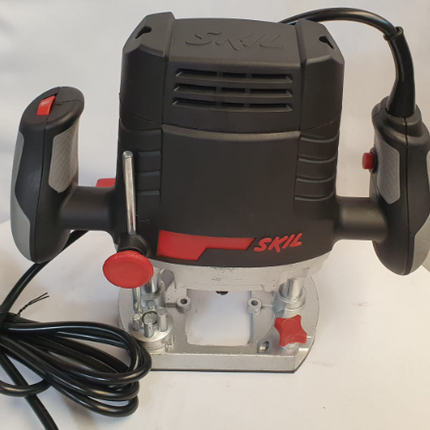 SKIL RUTEADORA 1100W - F0121831Aa