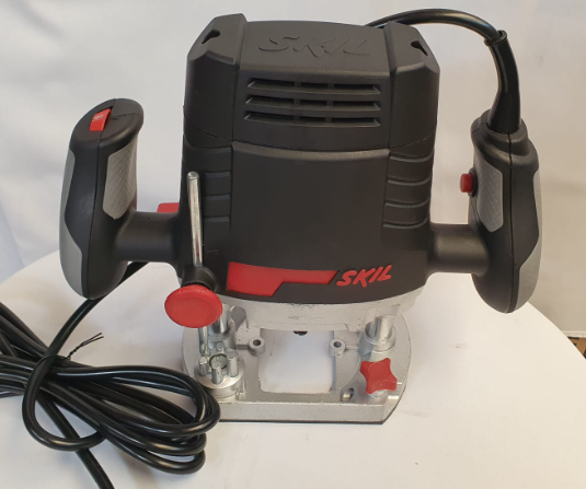 SKIL RUTEADORA 1100W - F0121831Aa