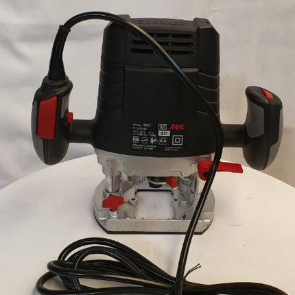 SKIL RUTEADORA 1100W - F0121831Aa