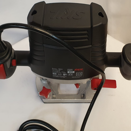 SKIL RUTEADORA 1100W - F0121831Aa