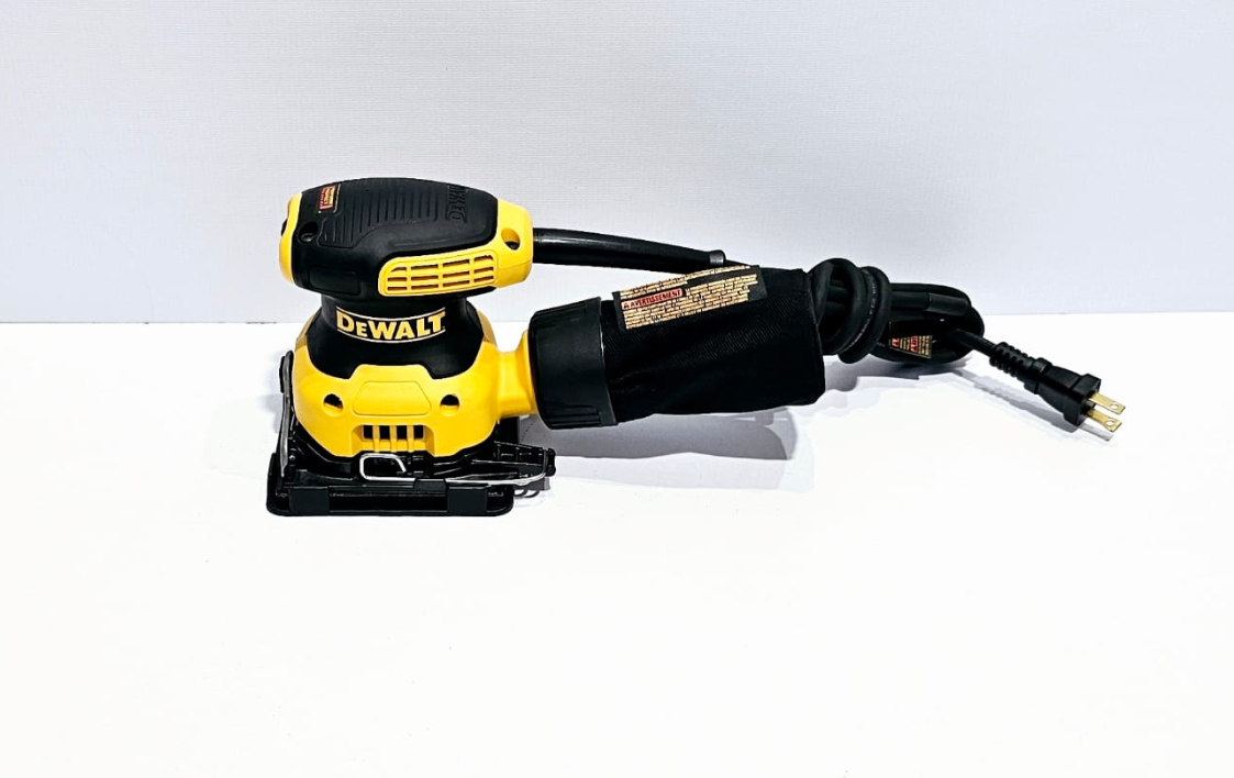 DEWALT LIJADORA ORBITAL - DWE6411K