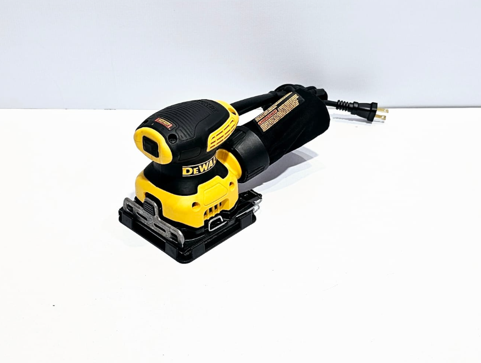 DEWALT LIJADORA ORBITAL - DWE6411K