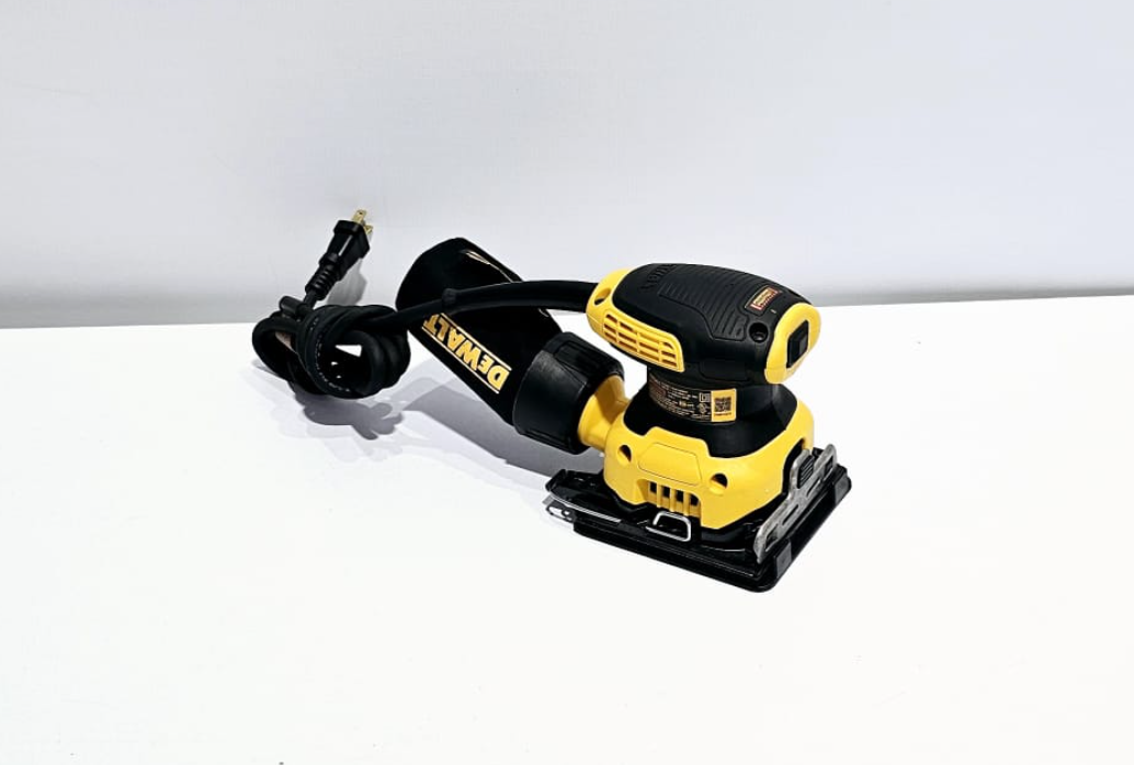 DEWALT LIJADORA ORBITAL - DWE6411K